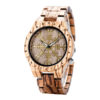 montre en bois rune avec symboles